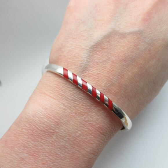 Hinged red inlay bangle - Picture 1 of 15